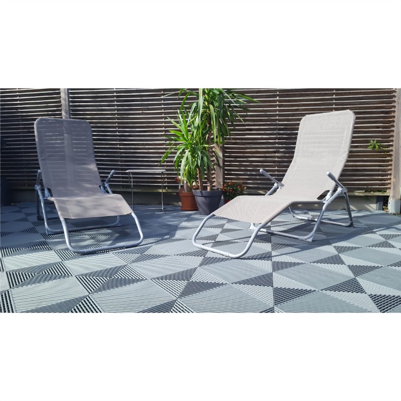 Piastrelle in PVC drenanti ad incastro 40x40 cm Piastrelle in PVC drenanti ad incastro 40x40 cm