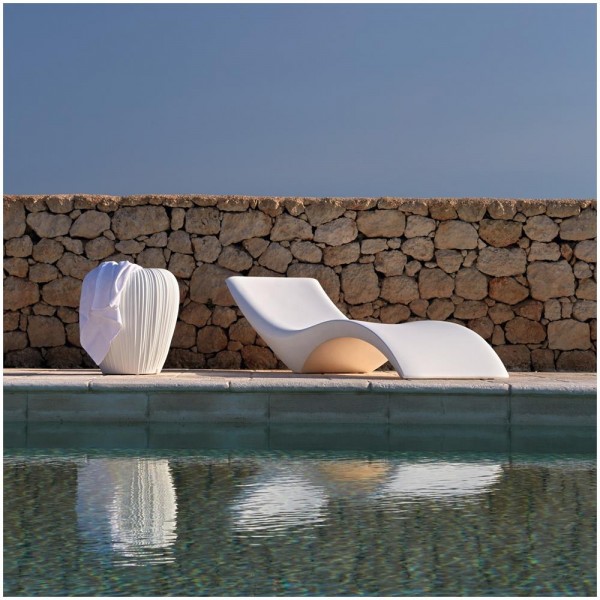 Lettino prendisole CHAISE LONGUE in polietilene VEGA