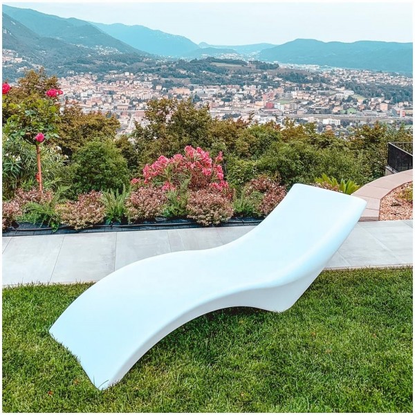 Lettino prendisole CHAISE LONGUE in polietilene VEGA