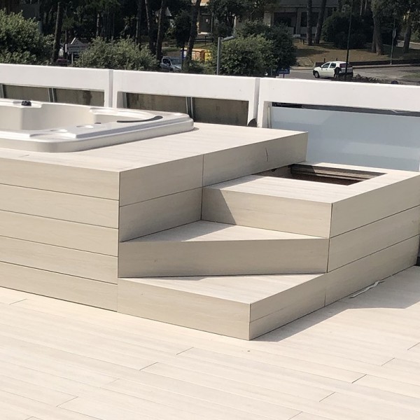 Pavimentazione Mini Piscina con Listoni WPC Decking Cover Beige
