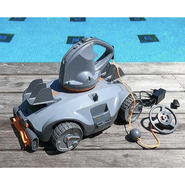 Vektro Auto: il Pulitore Automatico a Batteria per Piscine Fino a 45 m²